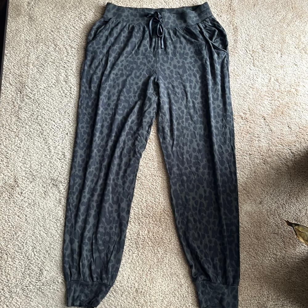 Womens black gray leopard Victoria’s Secret Heavenly Modal joggers lounge wear